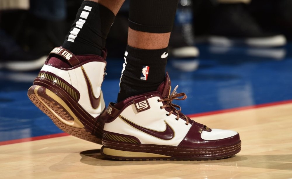 且与河牌 且与河牌